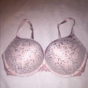 Victoria’s Secret Bombshell Plunge